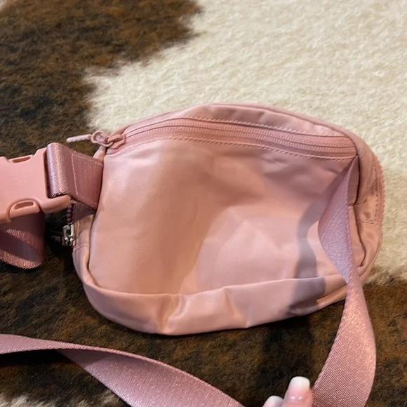 Pink pastel lululemon belt bag - Picture 4 of 4